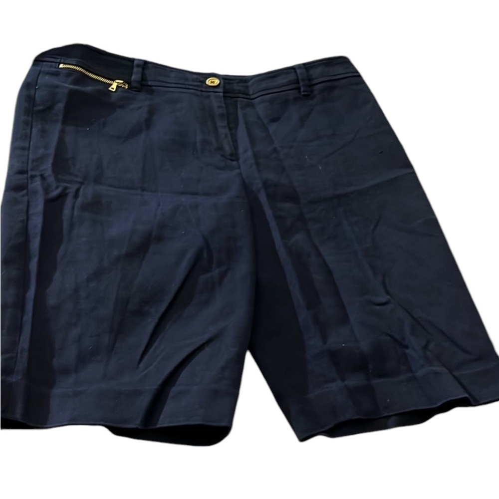 Jones New York size 10 navy shorts gold detail flat front back pockets